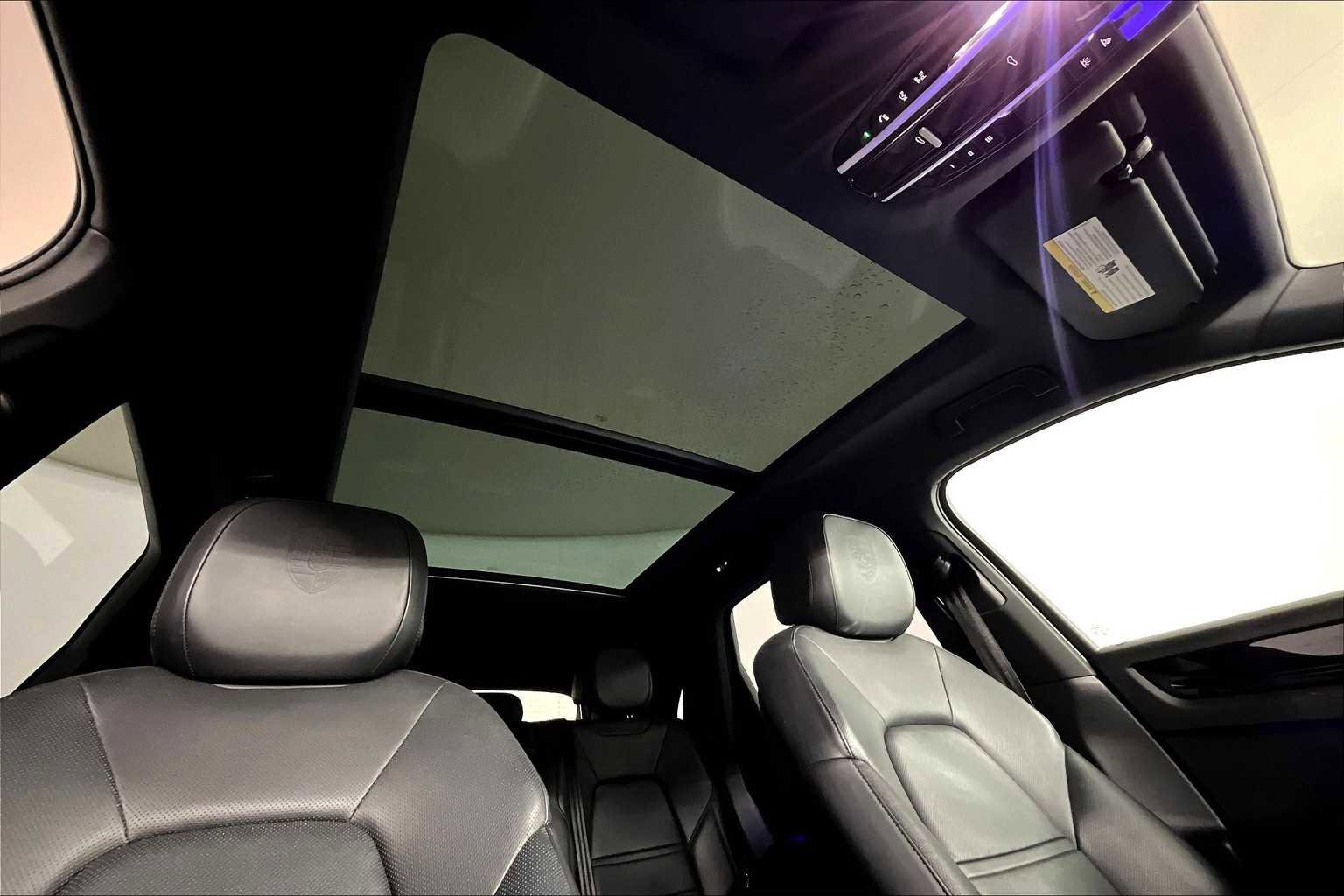 Used 2022 Porsche Cayenne image 25