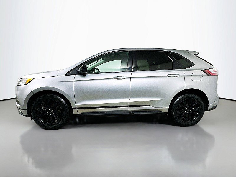 Used 2024 Ford Edge SE w/ Black Appearance Package image 4