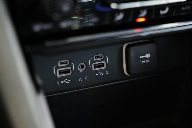 Used 2023 Jeep Grand Cherokee L Laredo image 40