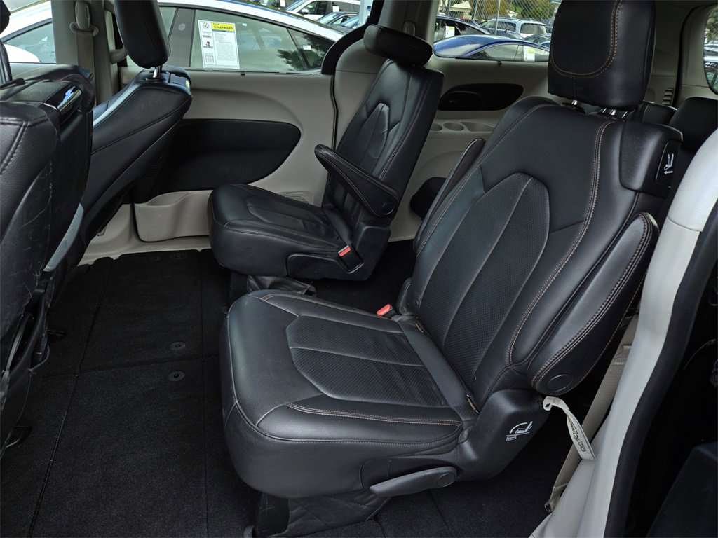 Used 2017 Chrysler Pacifica Touring-L Plus w/ Advanced Safetytec Group image 12