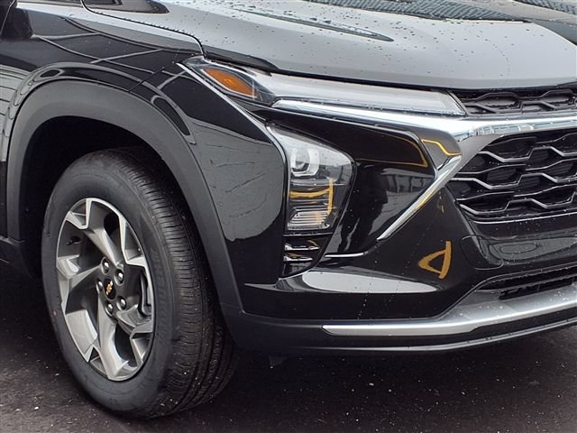 New 2026 Chevrolet Trax LT w/ LT Convenience Package FWD image 24