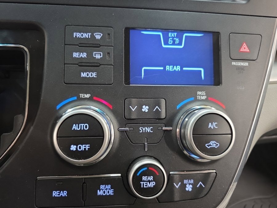 Used 2015 Toyota Sienna L FWD image 16