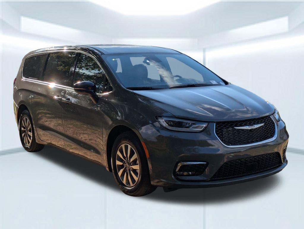 Used 2025 Chrysler Pacifica Select image 8