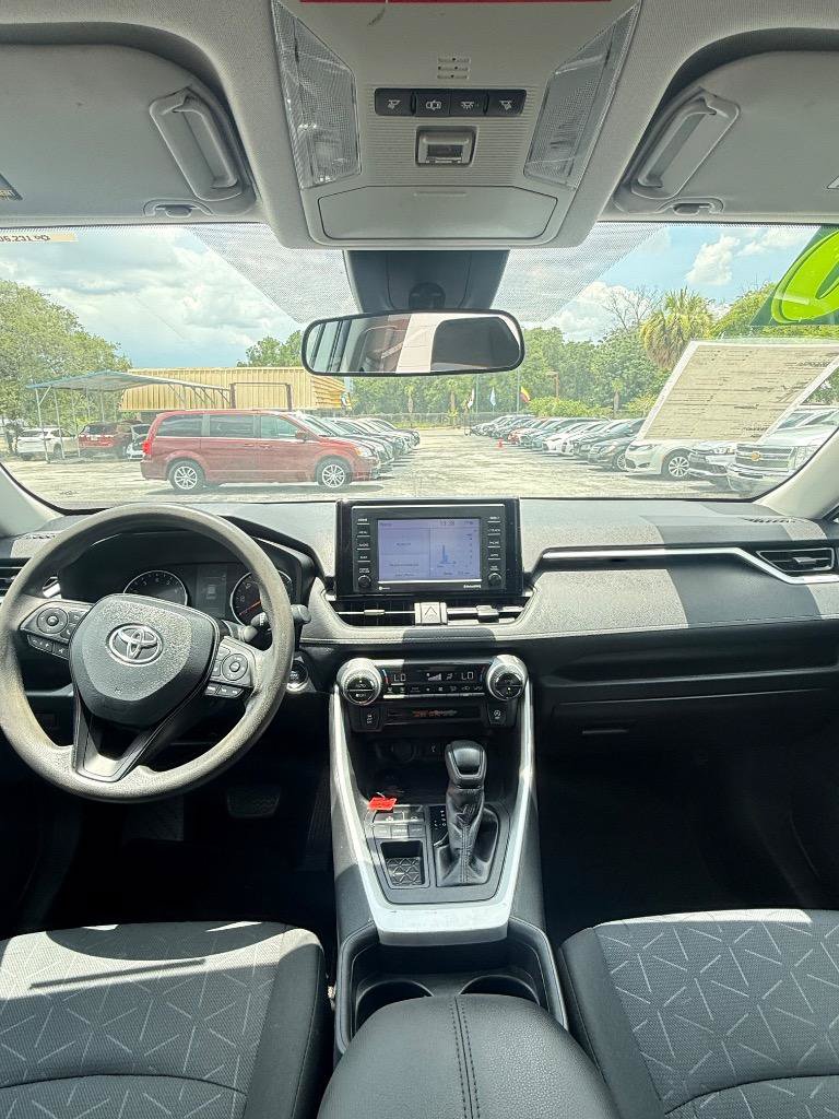 Used 2020 Toyota RAV4 XLE FWD image 7