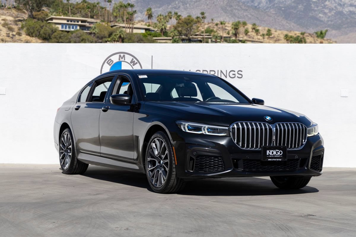 Used 2020 BMW 740i w/ M Sport Package RWD image 2