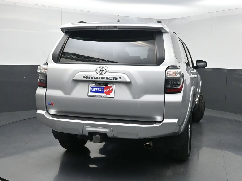 Used 2020 Toyota 4Runner SR5 AWD/4WD image 39