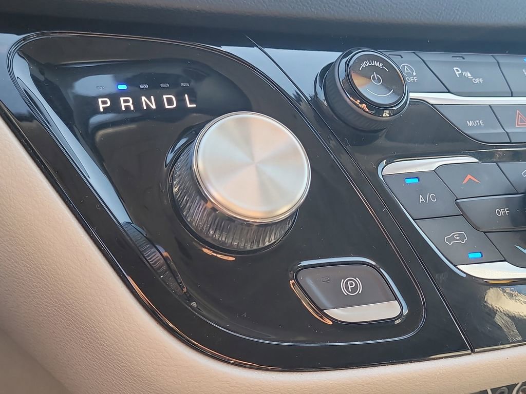 Used 2024 Chrysler Pacifica Touring-L image 24