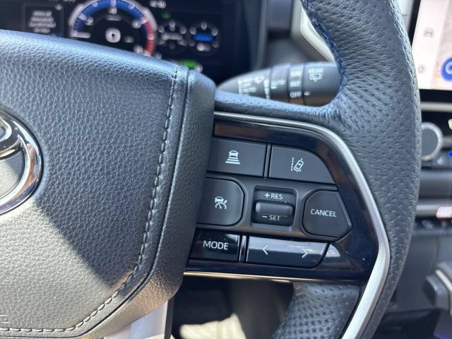Used 2026 Toyota Sequoia Platinum AWD/4WD image 32