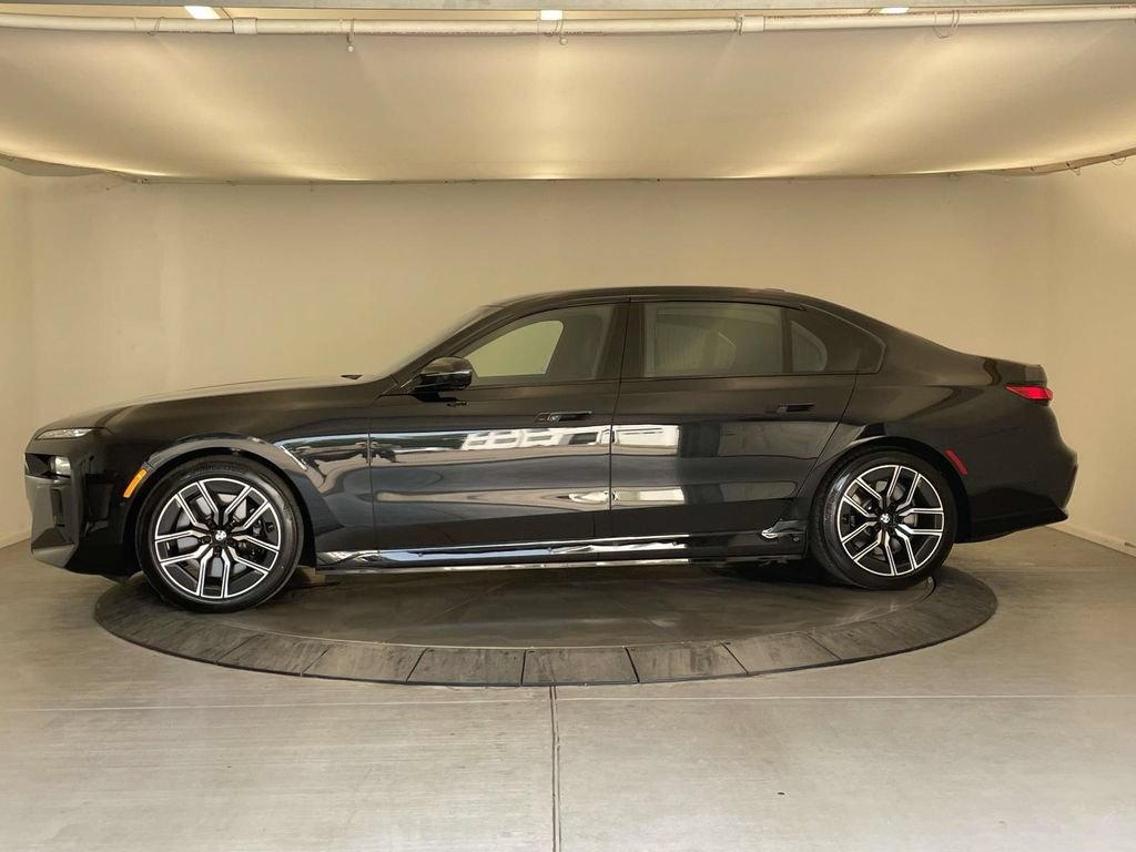 Used 2025 BMW i7 xDrive60 w/ Executive Package AWD/4WD image 2