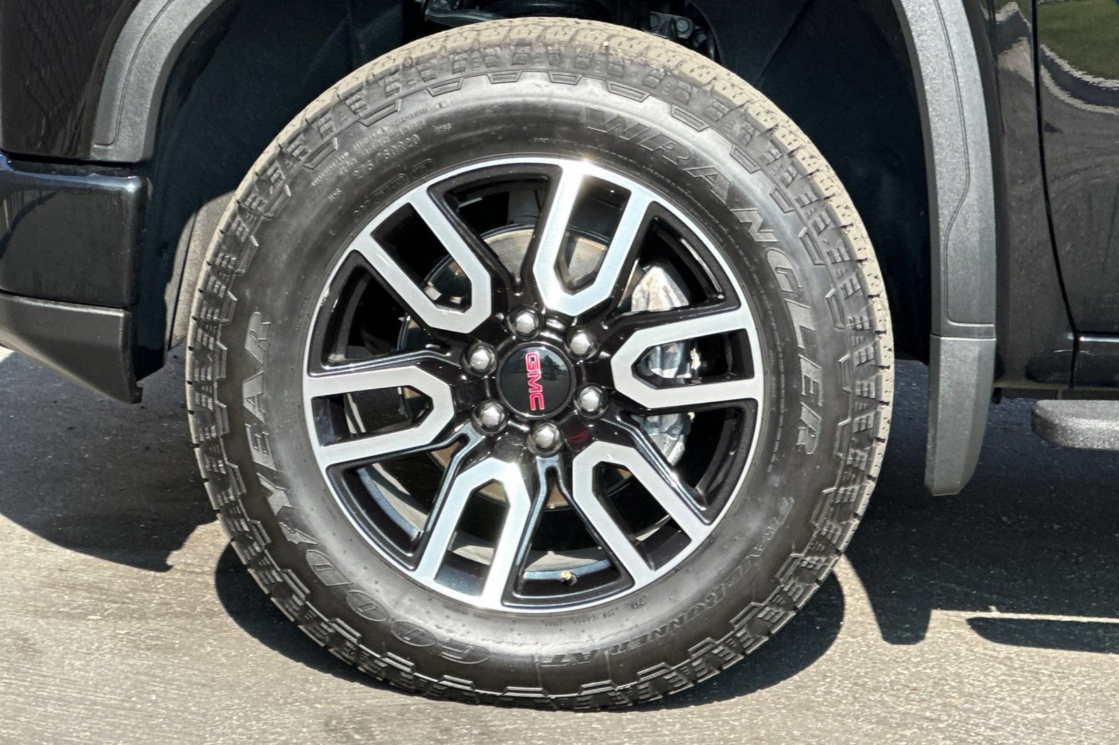 Certified 2025 GMC Sierra 1500 AT4 w/ AT4 Premium Package AWD/4WD image 26