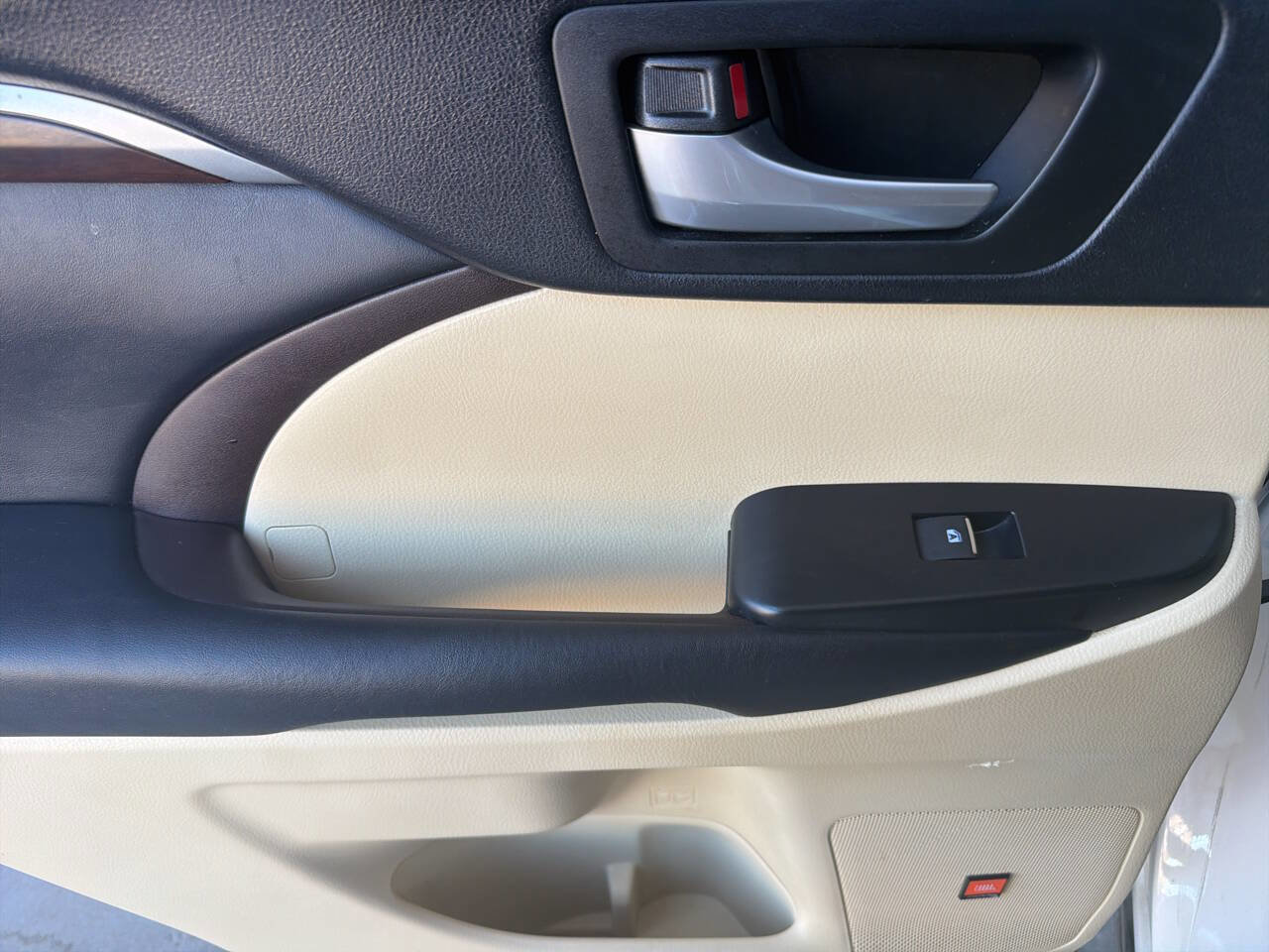 Used 2015 Toyota Highlander Limited image 29