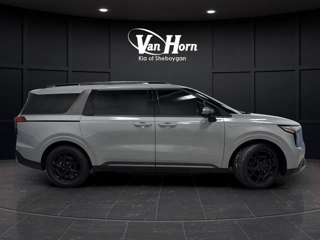Used 2025 Kia Carnival SX w/ SX Dark Edition Package image 2