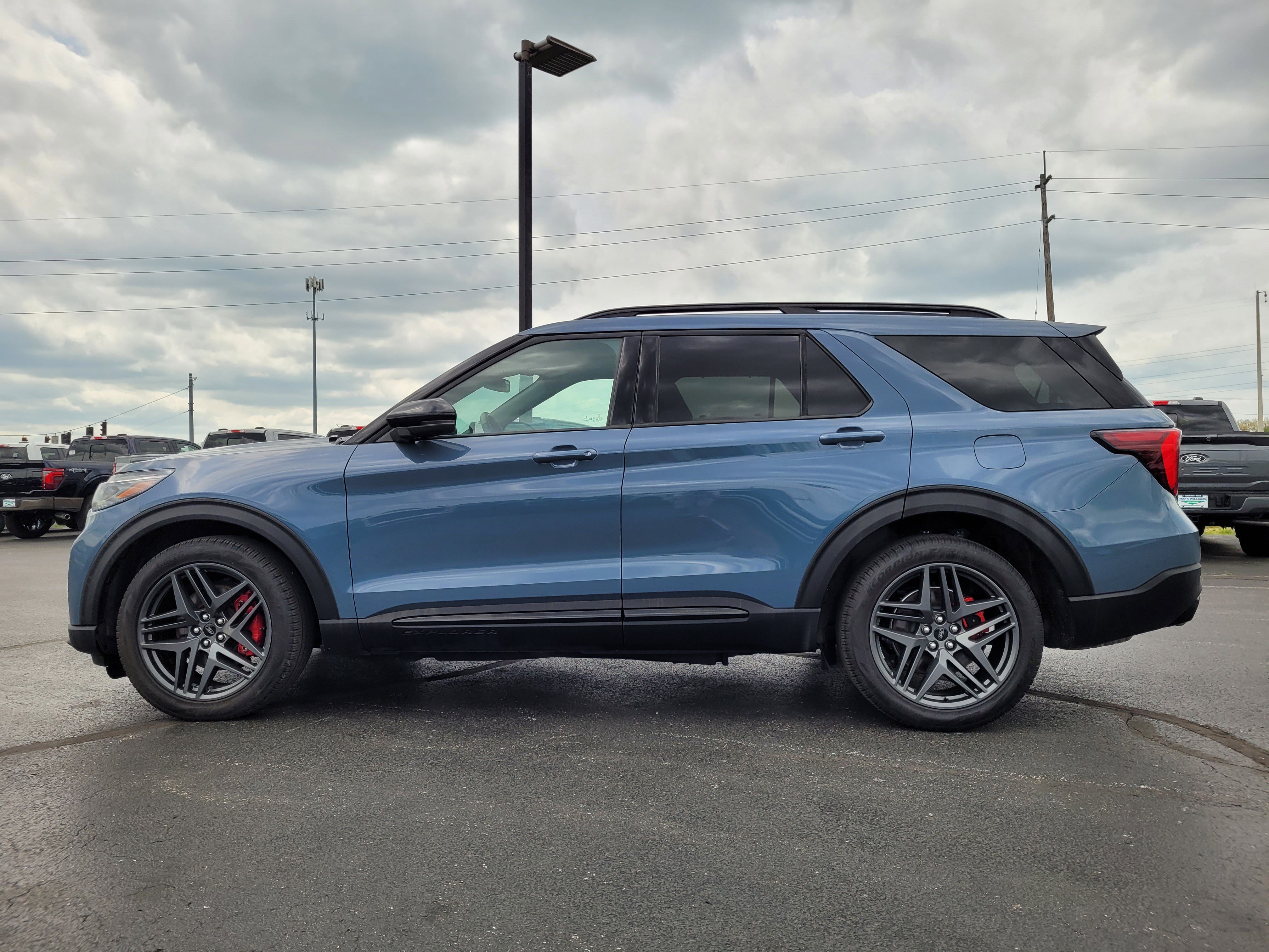 Used 2025 Ford Explorer ST image 7