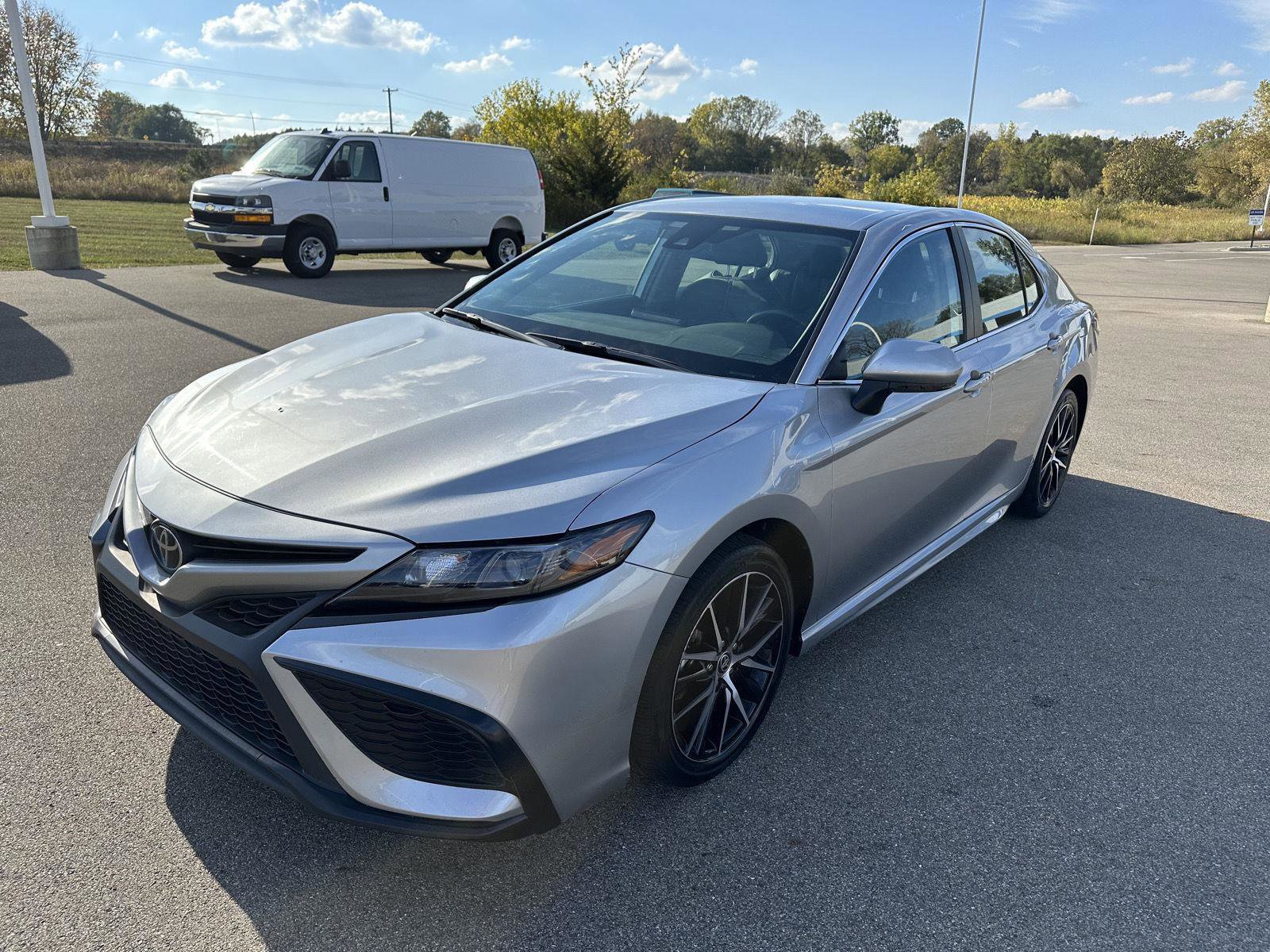 Used 2024 Toyota Camry SE image 12