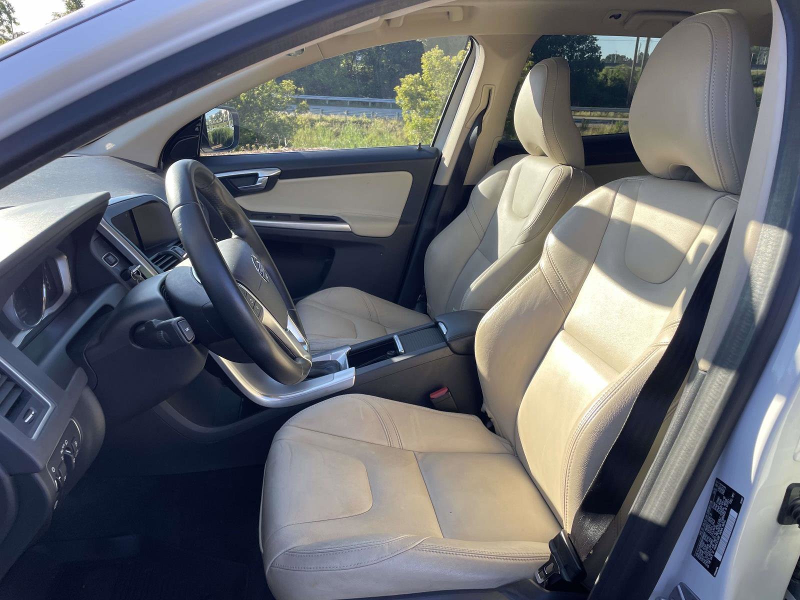 Used 2017 Volvo XC60 T5 Dynamic w/ Preferred Option Package FWD image 17