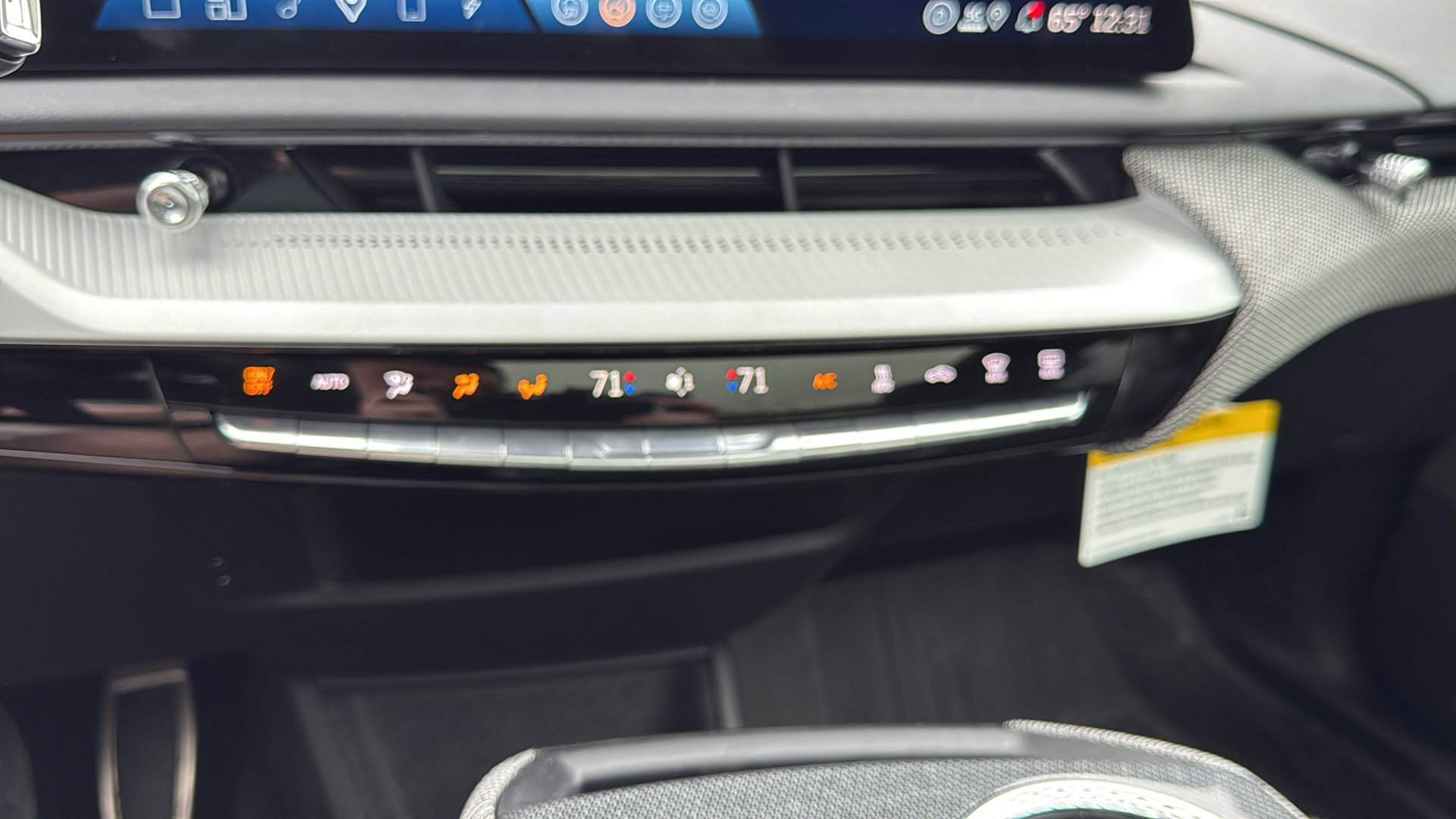 New 2026 Cadillac Optiq Luxury 1 w/ LPO, Floor Liner Package AWD/4WD image 20