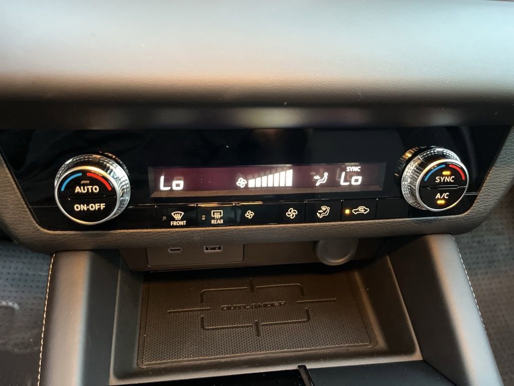 Used 2024 Mitsubishi Outlander ES image 35