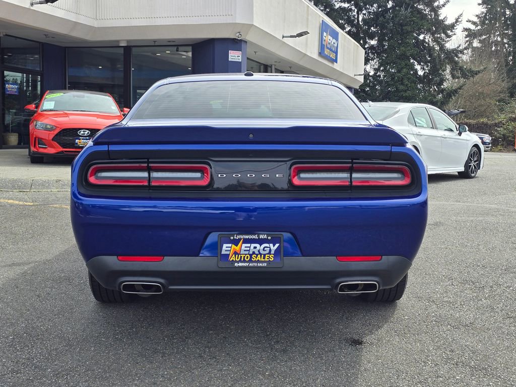 Used 2019 Dodge Challenger SXT image 5