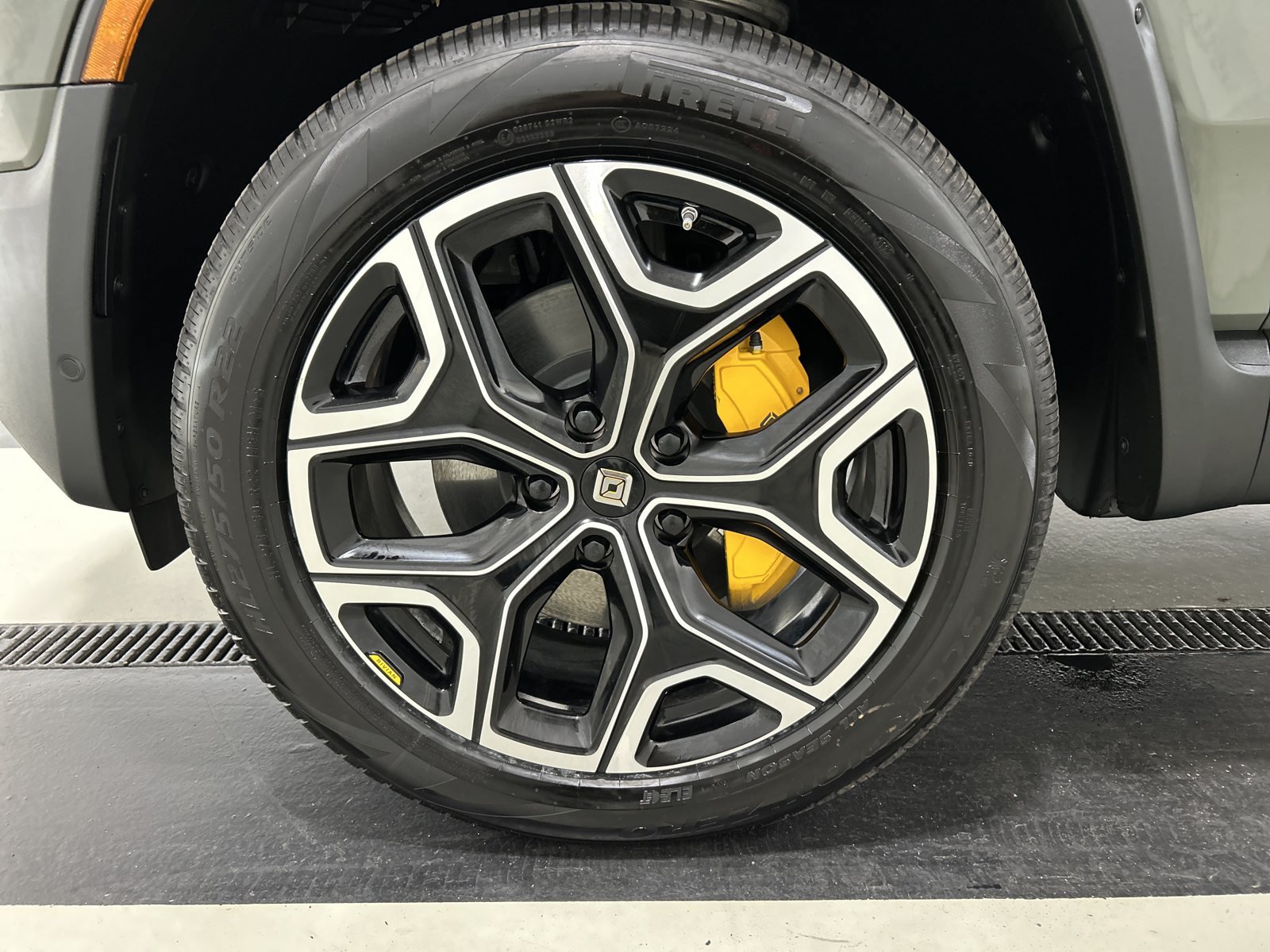 Used 2022 Rivian R1S Launch Edition Quad AWD/4WD image 9