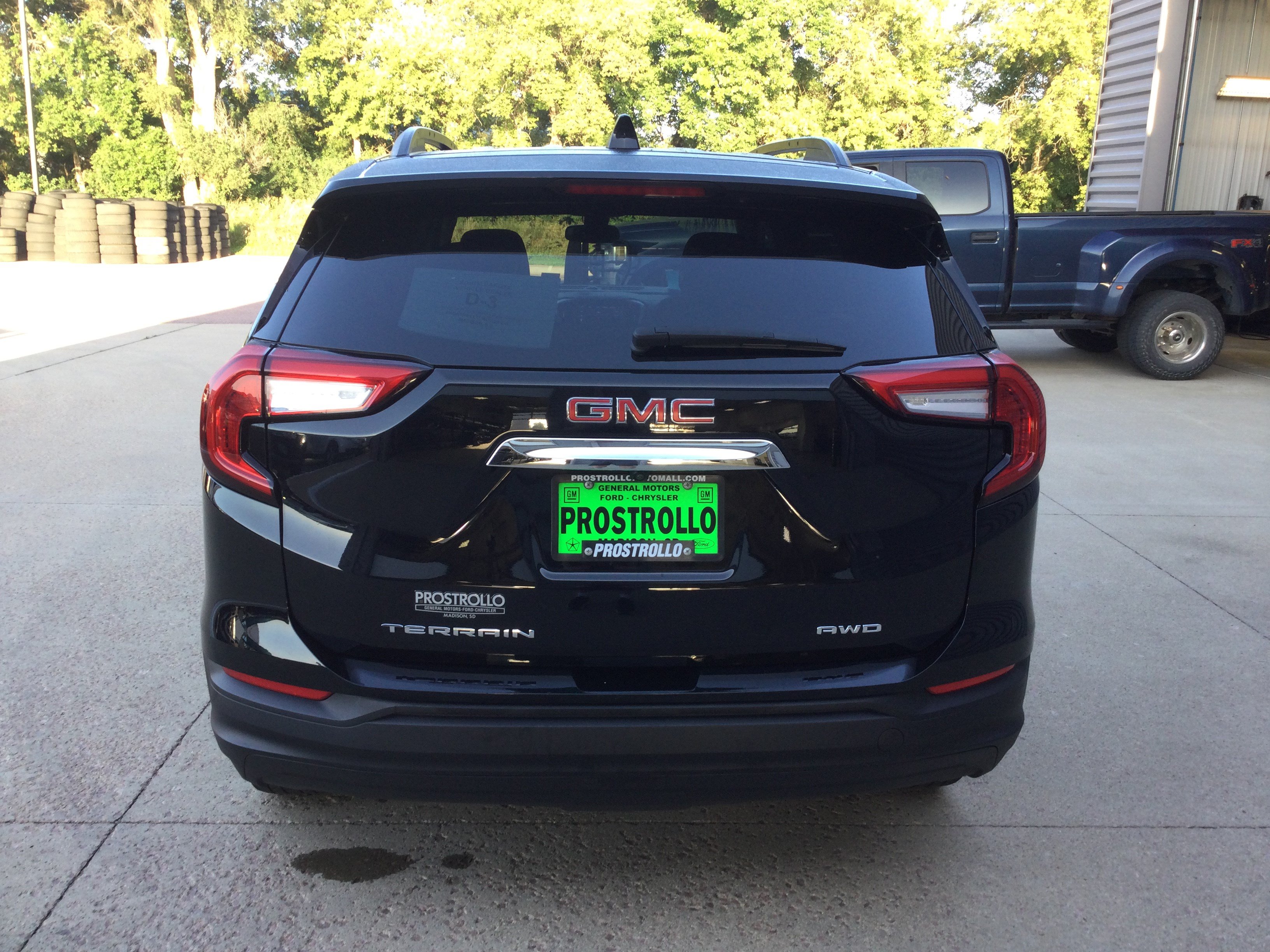 Used 2022 GMC Terrain SLE w/ Driver Convenience Package AWD/4WD image 4