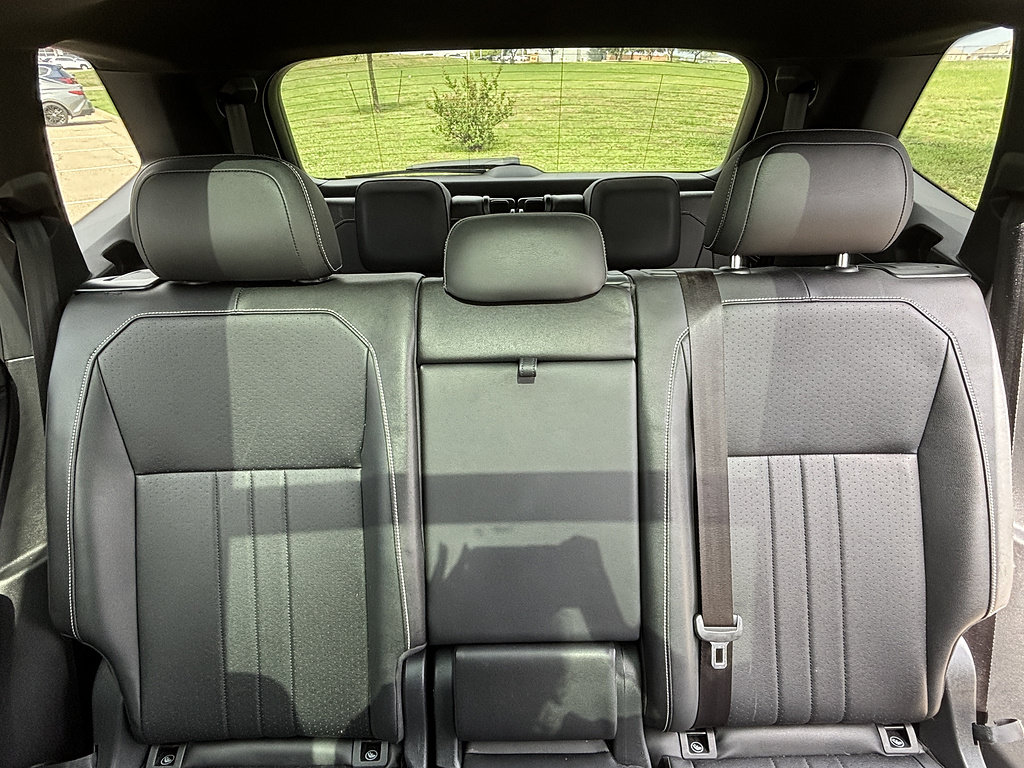 Used 2023 Volkswagen Tiguan SE R-Line FWD image 11