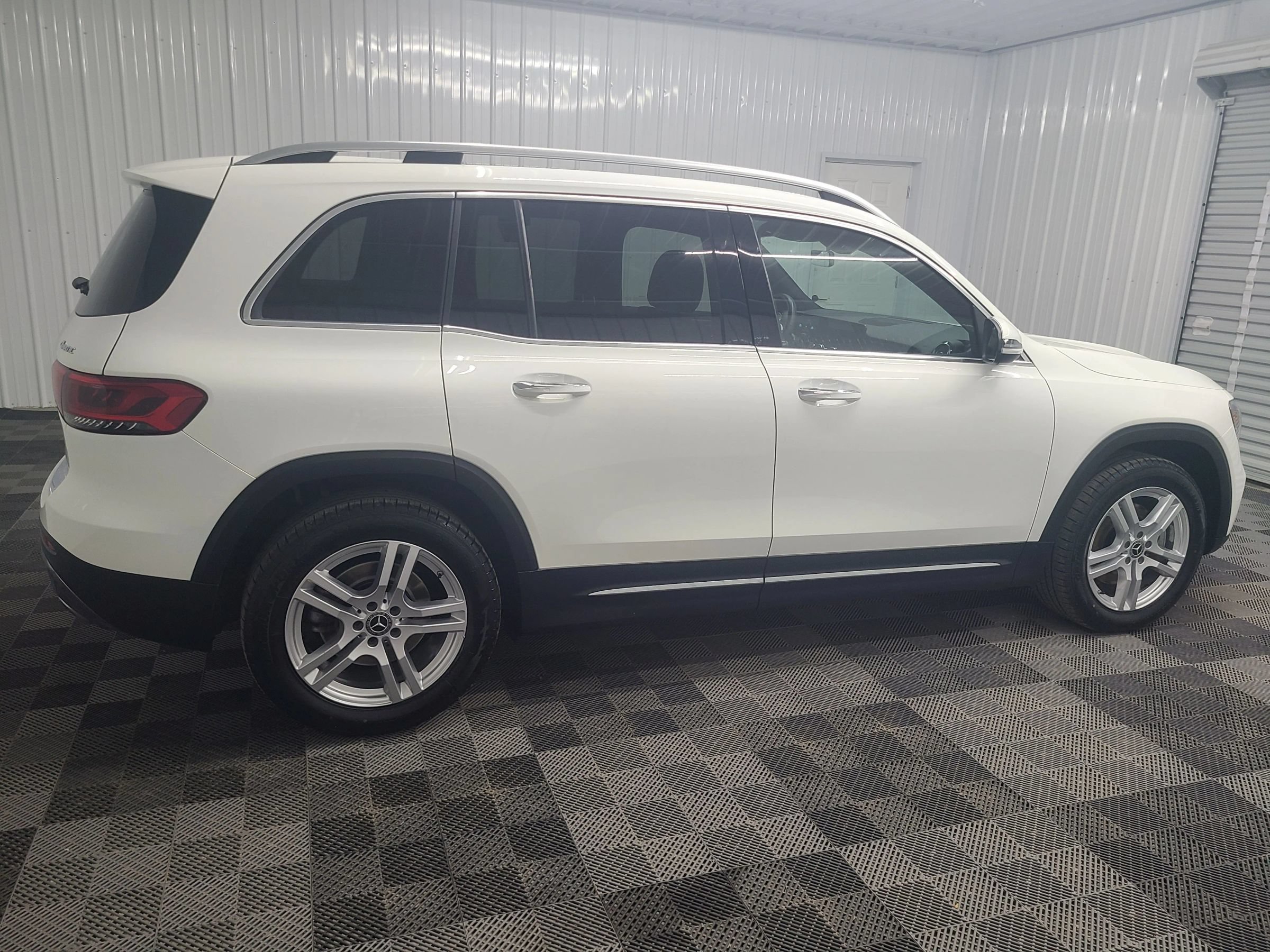 Used 2021 Mercedes-Benz GLB 250 4MATIC image 11