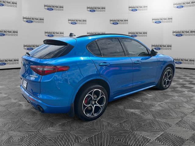 Used 2022 Alfa Romeo Stelvio Veloce AWD/4WD image 5