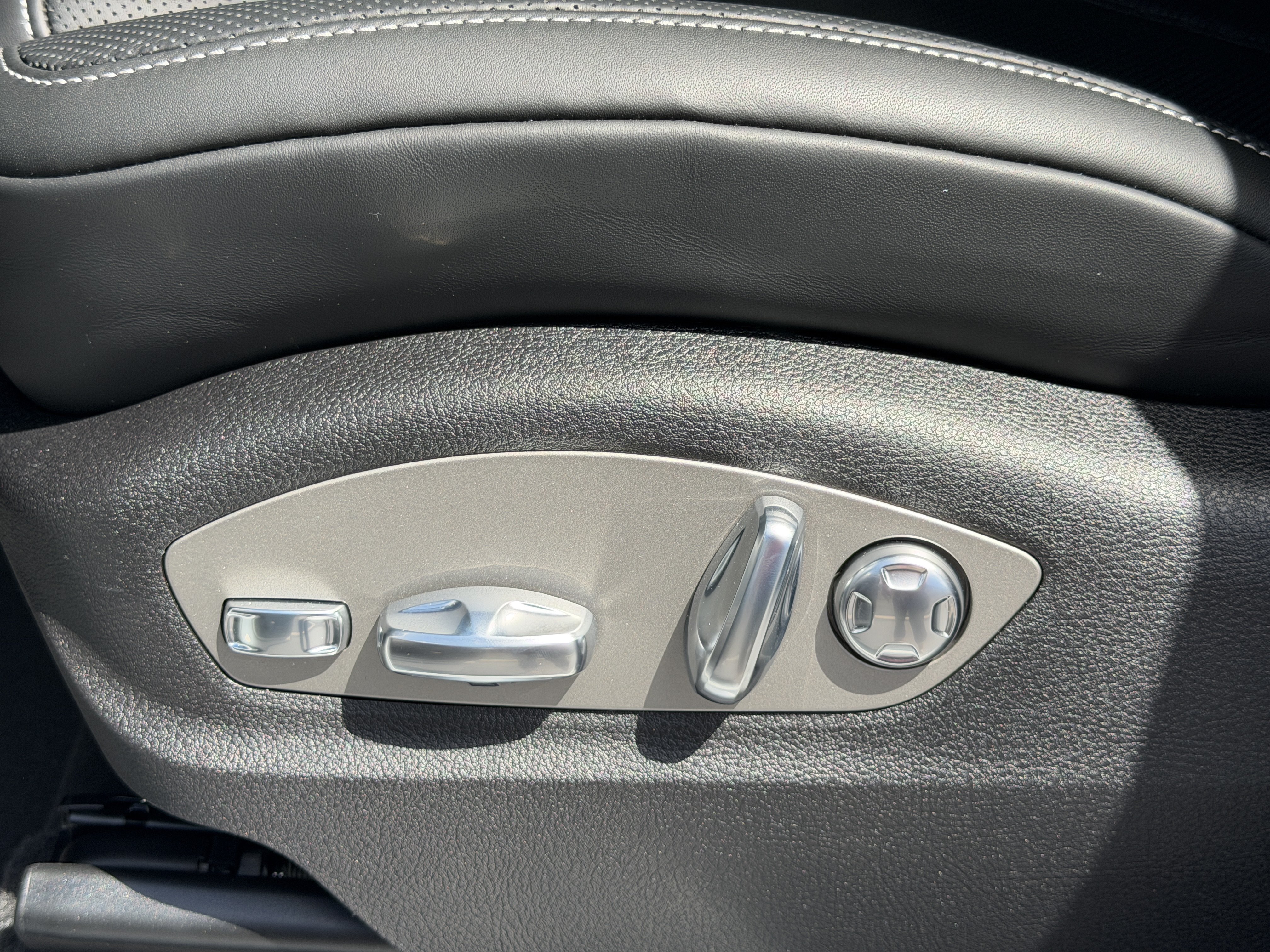 New 2026 Porsche Macan S AWD/4WD image 25