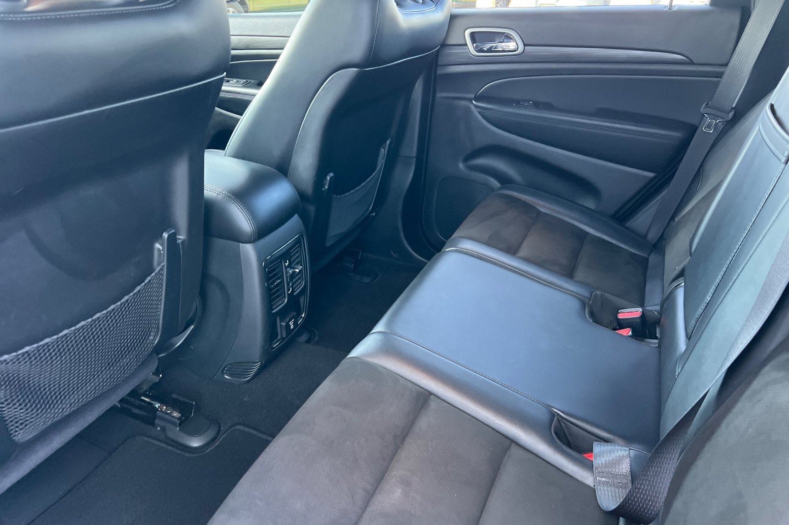 Used 2021 Jeep Grand Cherokee Laredo X image 12