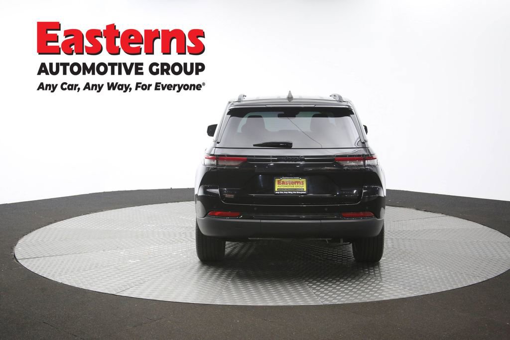 Used 2023 Jeep Grand Cherokee Limited w/ Black Appearance Package AWD/4WD image 39