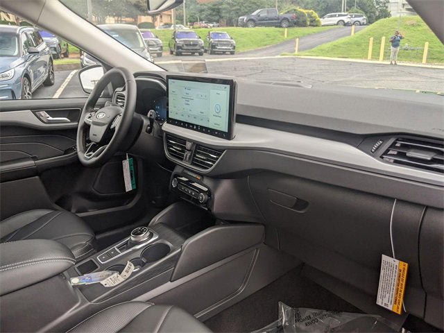 New 2025 Ford Escape SE w/ PHEV Premium Package image 39
