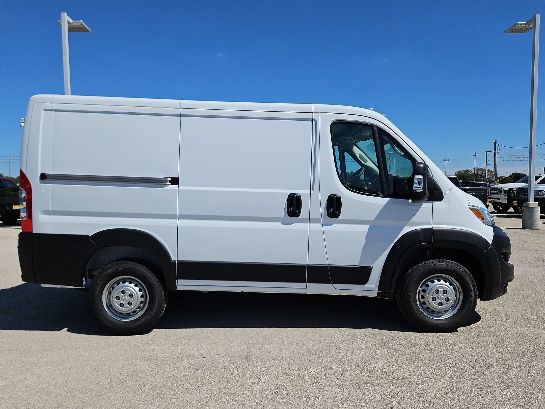 New 2026 RAM ProMaster 1500 w/ Storage Group FWD image 2