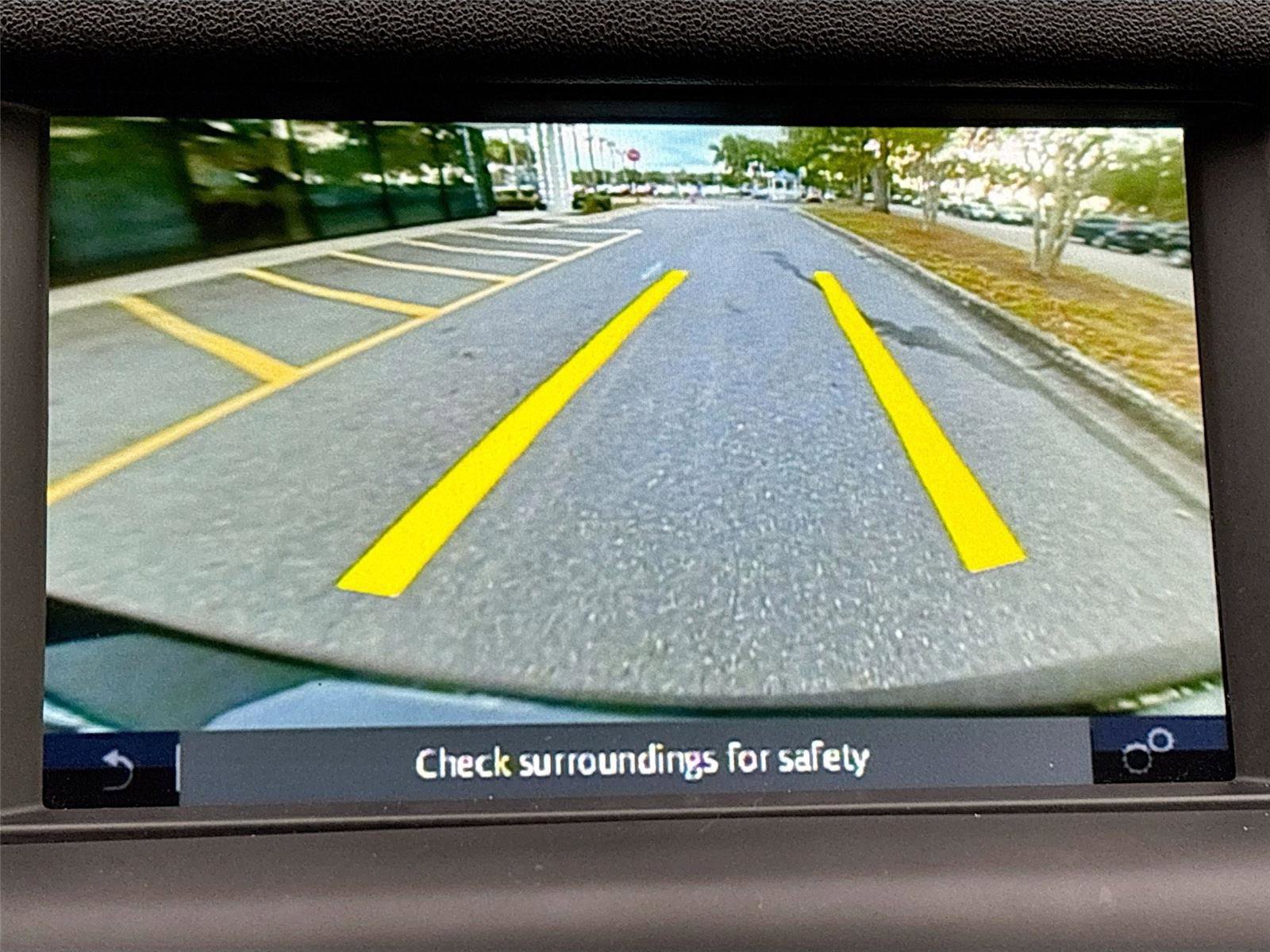 Used 2018 Land Rover Discovery Sport SE AWD/4WD image 13