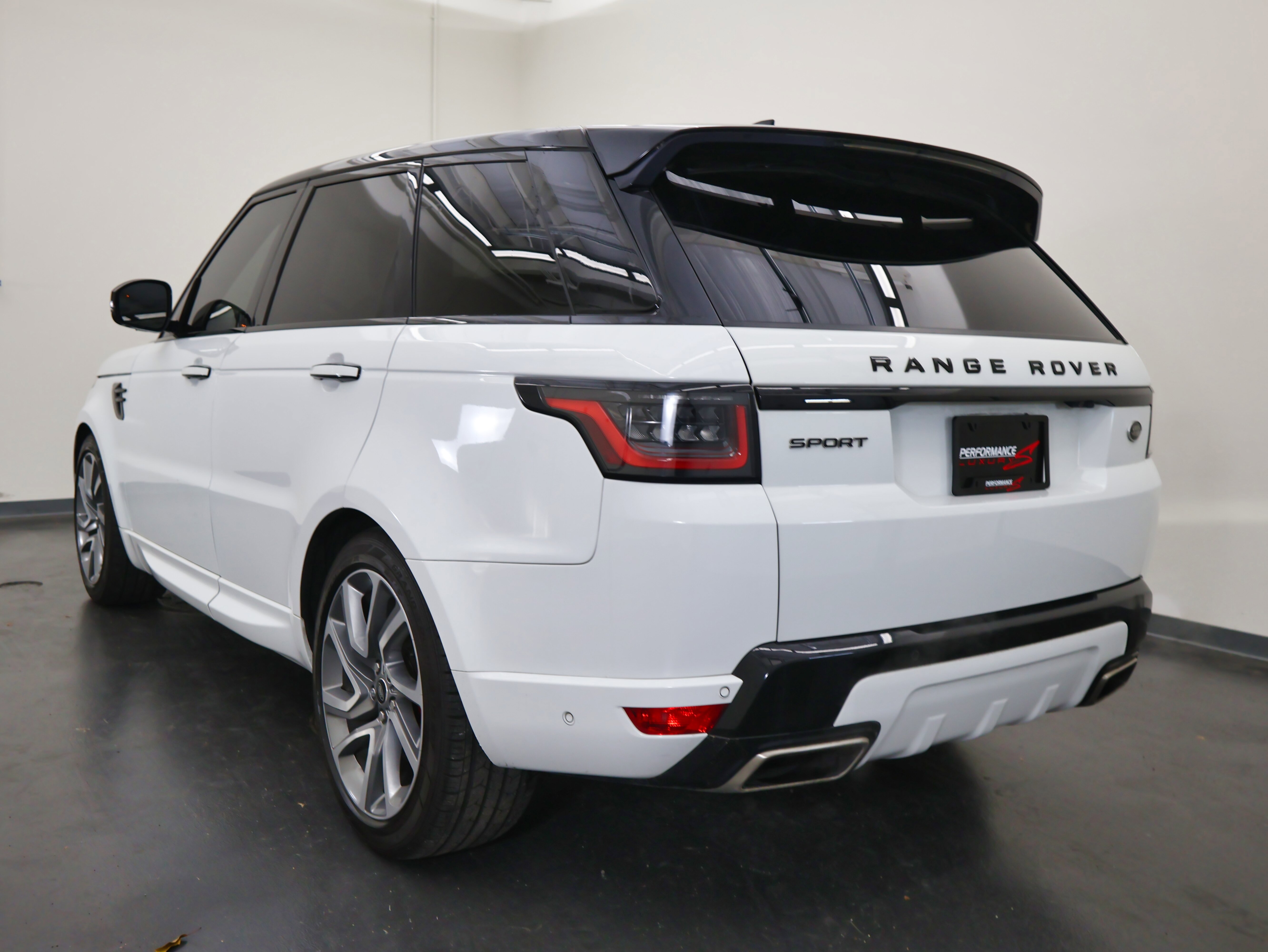 Used 2018 Land Rover Range Rover Sport HSE Dynamic image 5