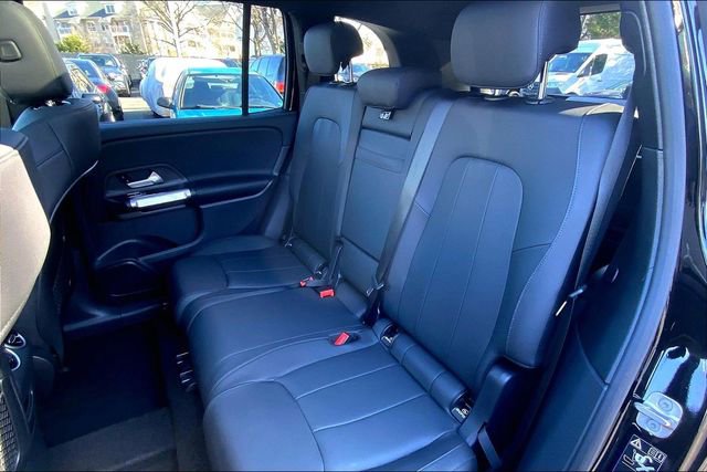 Used 2025 Mercedes-Benz GLB 250 4MATIC image 17