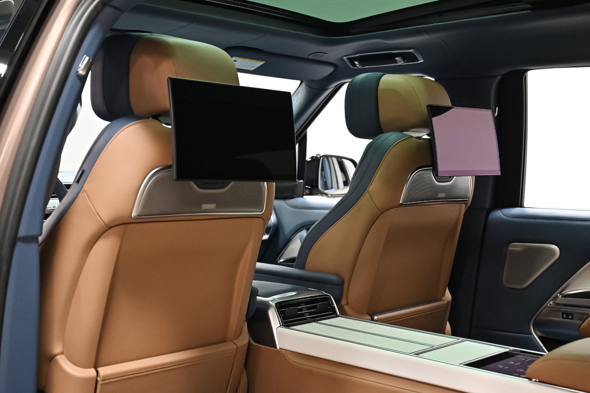 Used 2023 Land Rover Range Rover LWB SV Autobiography image 36