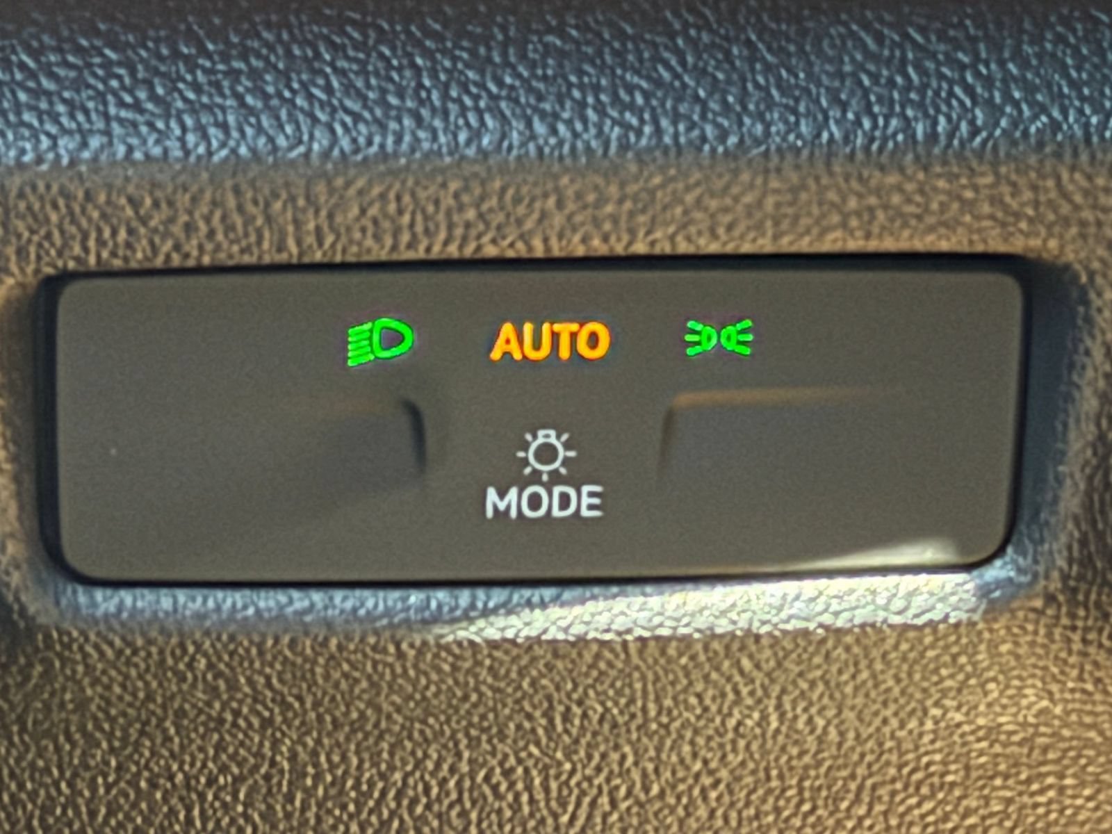 Used 2026 Volkswagen Tiguan SE AWD/4WD image 34