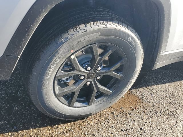 New 2026 Jeep Grand Cherokee Altitude AWD/4WD image 5
