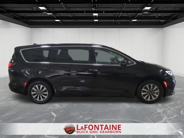 Used 2024 Chrysler Pacifica Select image 5
