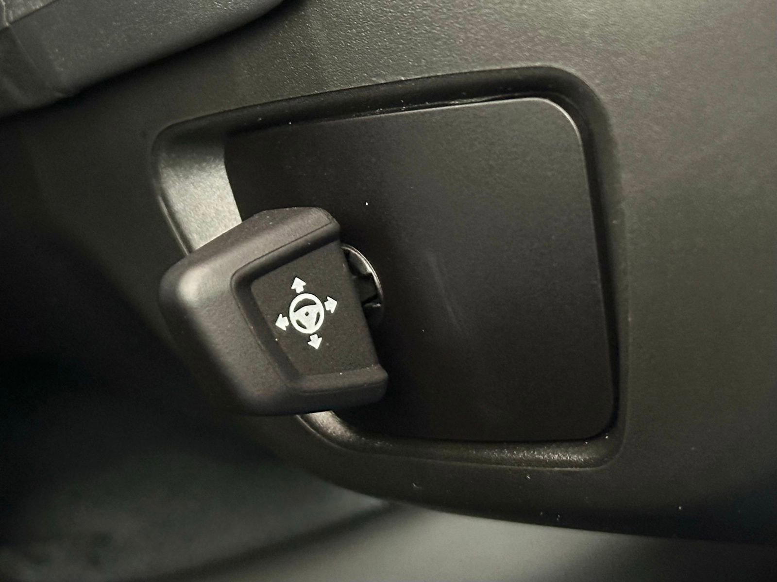 Used 2024 BMW X5 xDrive40i w/ Parking Assistance Package image 13