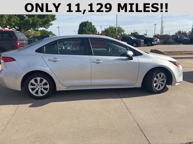 Used 2025 Toyota Corolla LE image 2