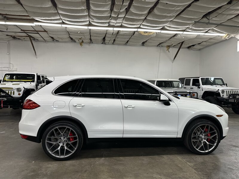 Used 2014 Porsche Cayenne Turbo AWD/4WD image 2