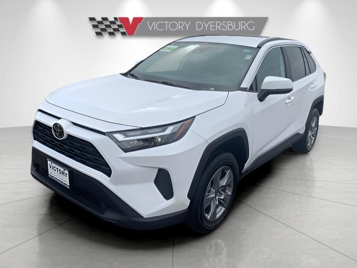 Used 2025 Toyota RAV4 XLE image 4