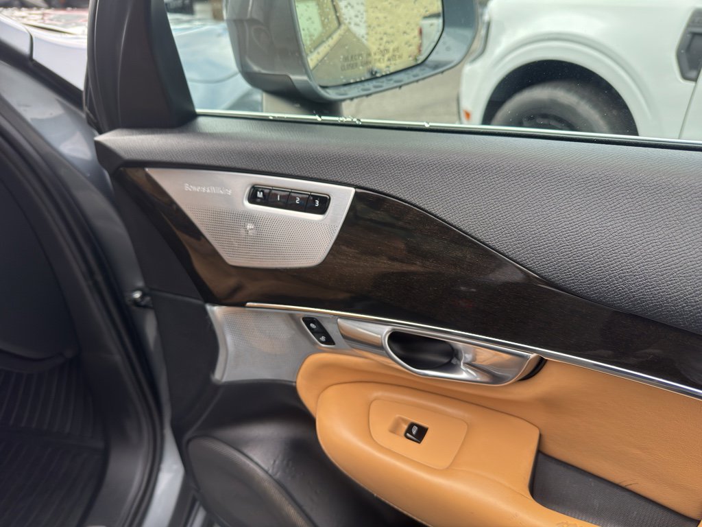 Used 2018 Volvo XC90 T6 Momentum w/ Convenience Package image 29