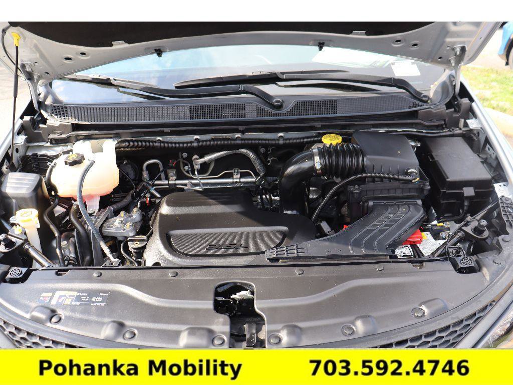 Used 2023 Chrysler Voyager LX image 33