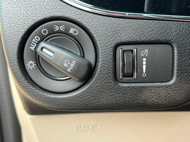 Used 2019 Dodge Grand Caravan SXT FWD image 16