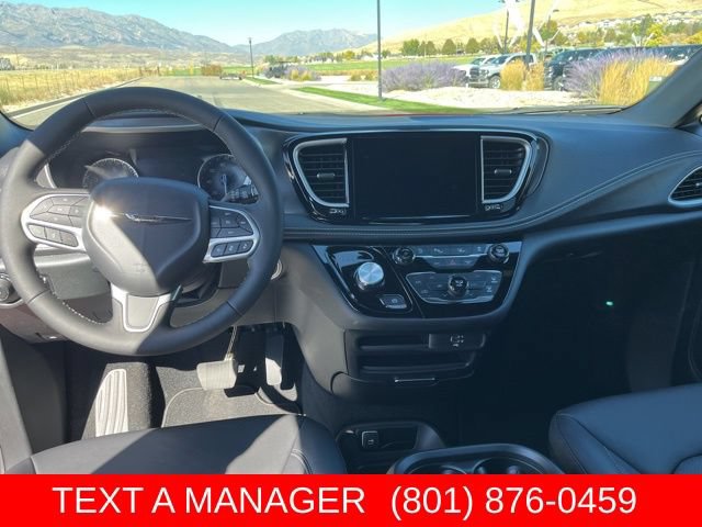 New 2026 Chrysler Pacifica Select FWD image 18