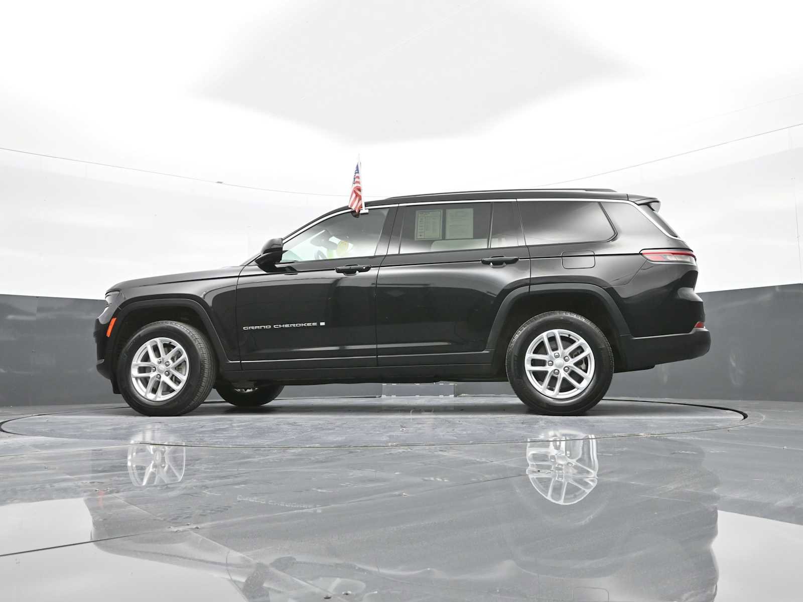 Used 2023 Jeep Grand Cherokee L Laredo image 46