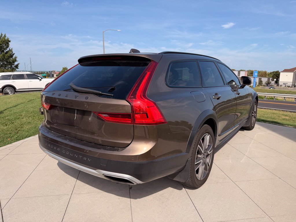 Used 2017 Volvo V90 T6 Cross Country AWD/4WD image 26