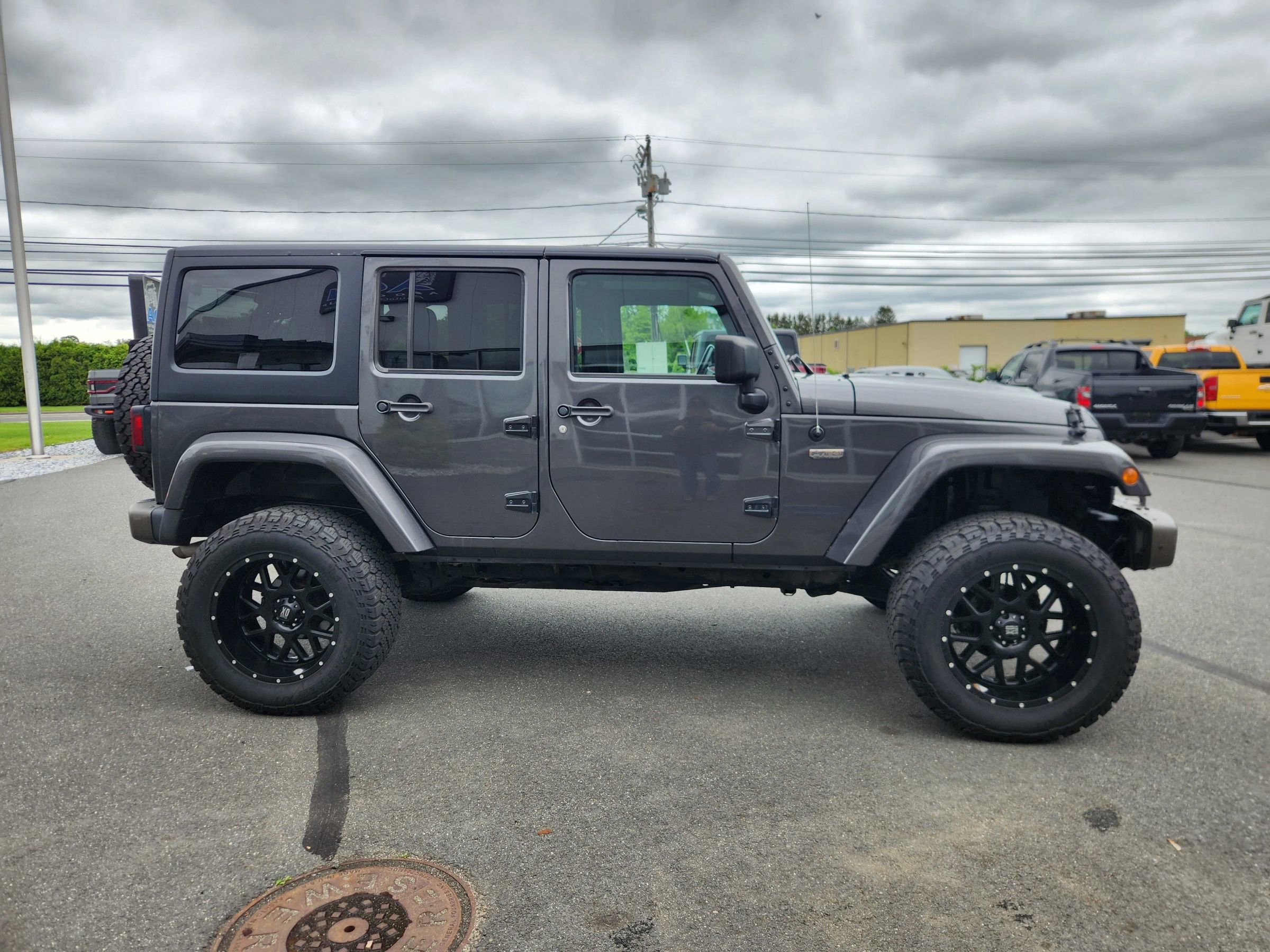 Used 2016 Jeep Wrangler Unlimited Sahara image 17